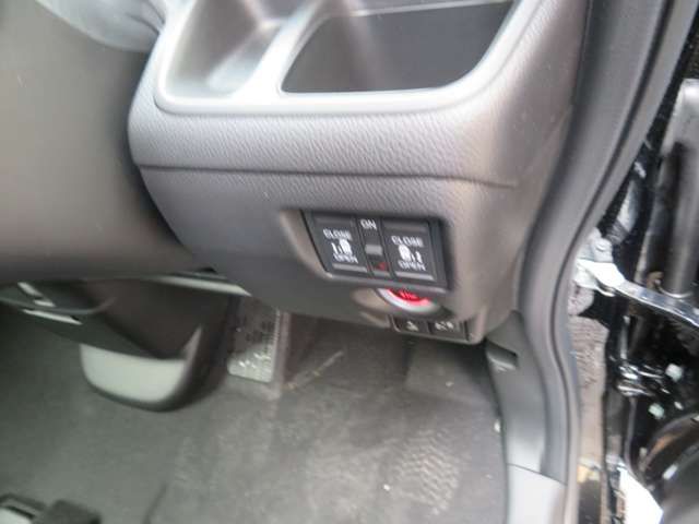 Honda N BOX CUSTOM 2023-10 191657-18