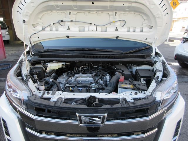 Toyota NOAH 2019-03 196620-29