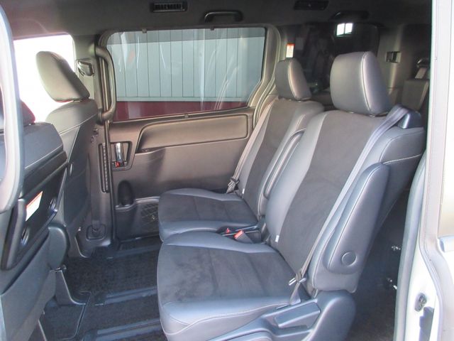 Toyota NOAH 2019-03 196620-13