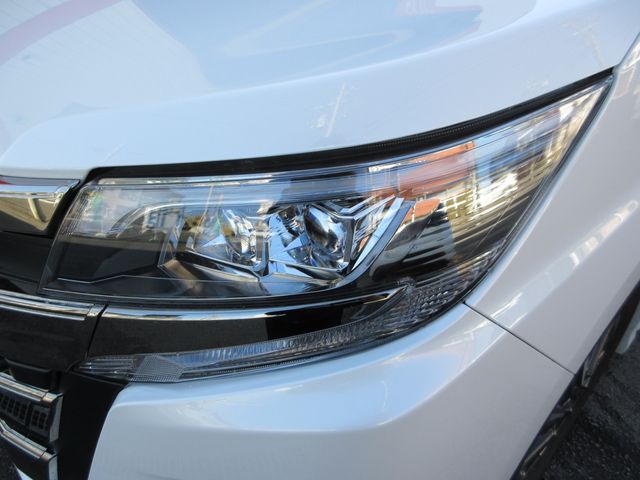 Toyota NOAH 2019-03 196620-20