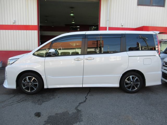 Toyota NOAH 2019-03 196620-6