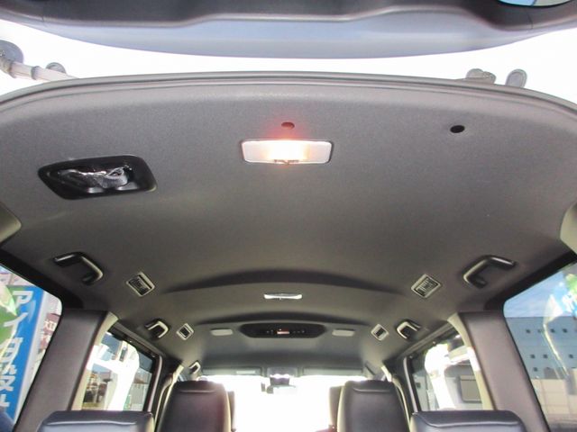Toyota NOAH 2019-03 196620-17