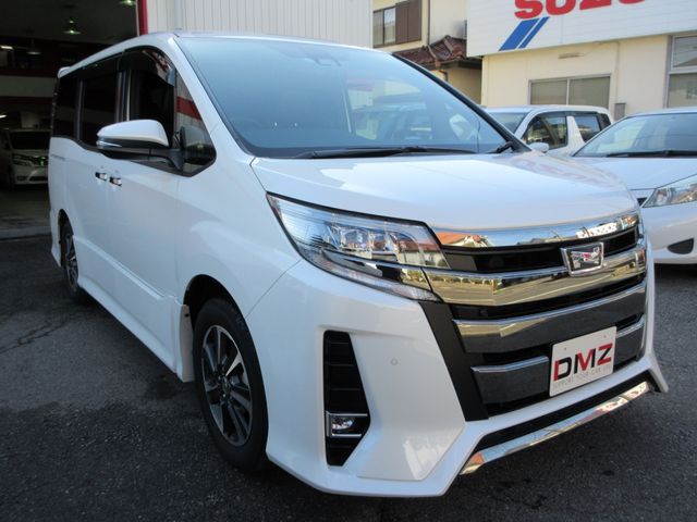 Toyota NOAH 2019-03 196620-1