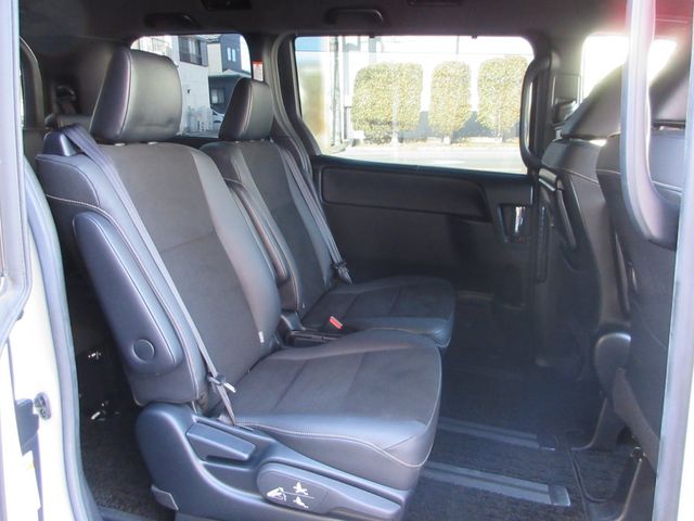 Toyota NOAH 2019-03 196620-12