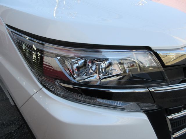 Toyota NOAH 2019-03 196620-19