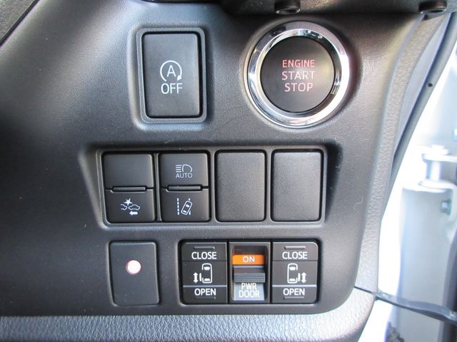 Toyota NOAH 2019-03 196620-25