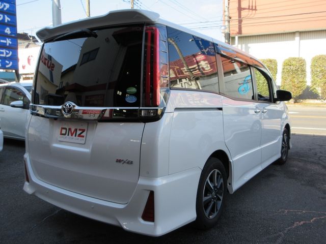 Toyota NOAH 2019-03 196620-5