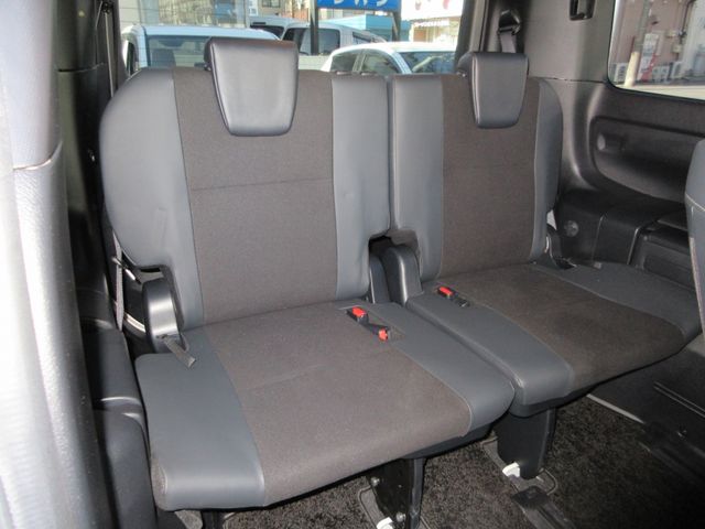 Toyota NOAH 2019-03 196620-14