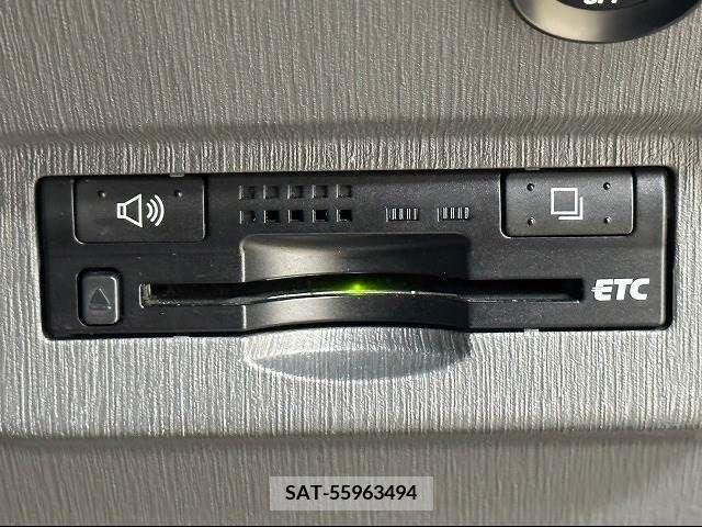 Toyota PRIUS ALPHA 2011-12 221442-6