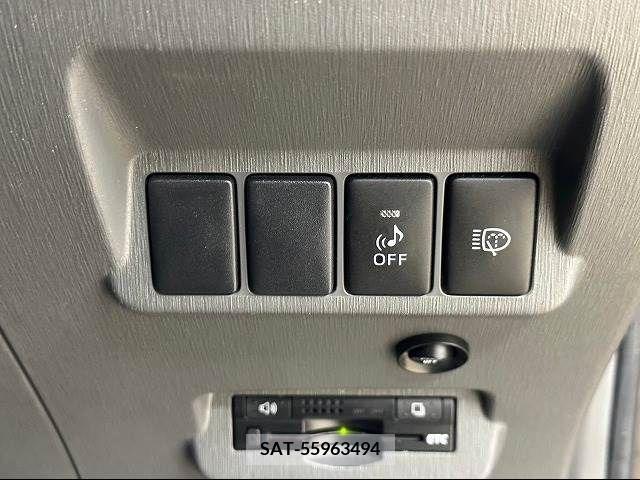 Toyota PRIUS ALPHA 2011-12 221442-14