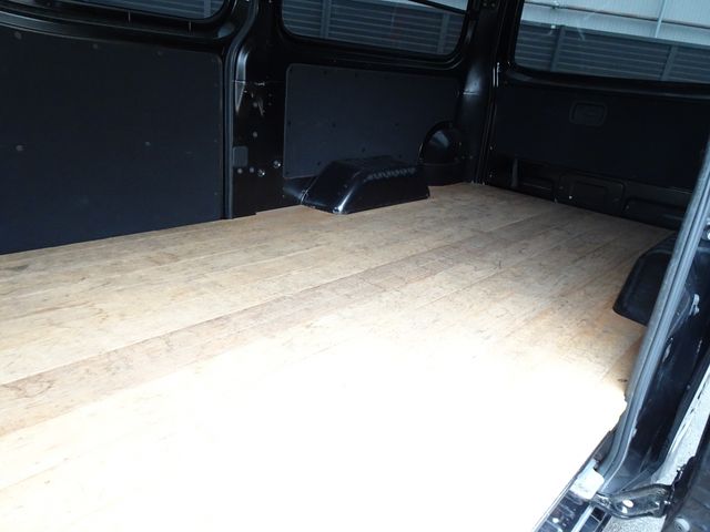 Nissan NV350 Caravan 2018-09 183121-21