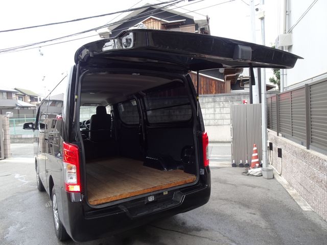 Nissan NV350 Caravan 2018-09 183121-23