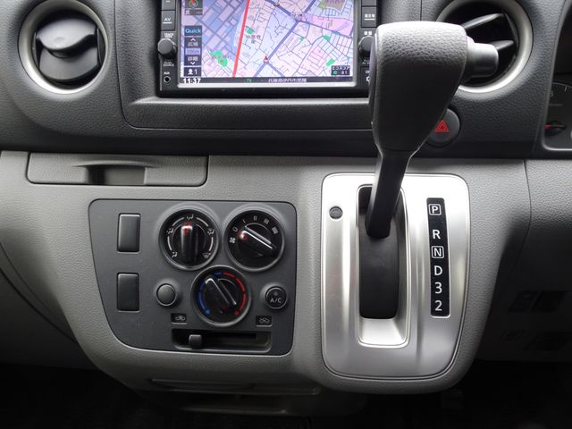 Nissan NV350 Caravan 2018-09 183121-27