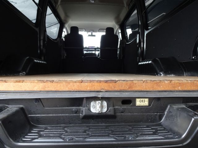 Nissan NV350 Caravan 2018-09 183121-25