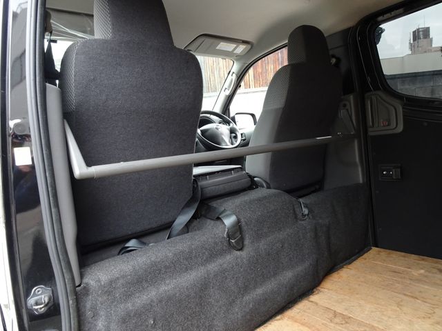 Nissan NV350 Caravan 2018-09 183121-22