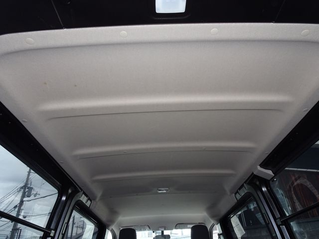 Nissan NV350 Caravan 2018-09 183121-26