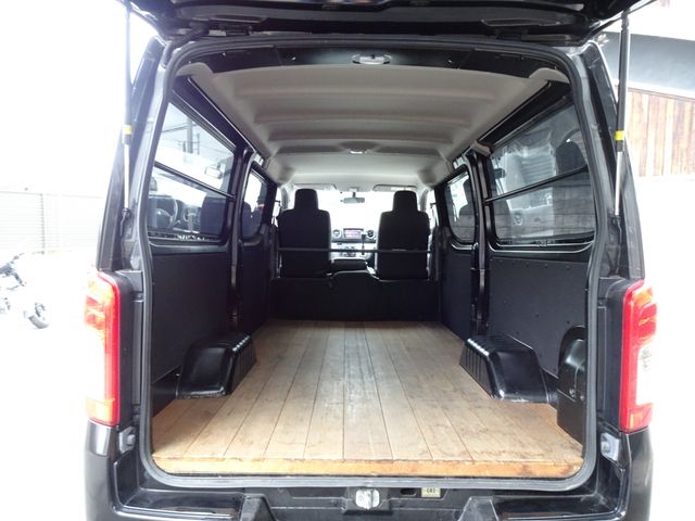 Nissan NV350 Caravan 2018-09 183121-24