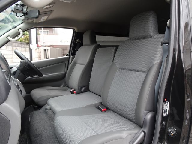 Nissan NV350 Caravan 2018-09 183121-17