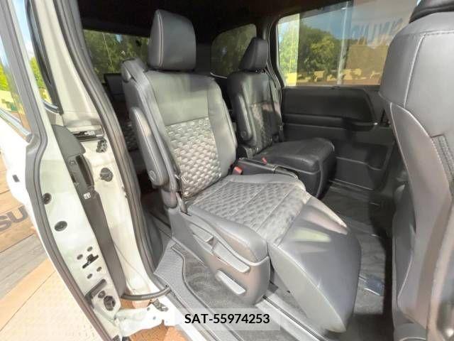 Toyota VOXY 2022-10 344296-9