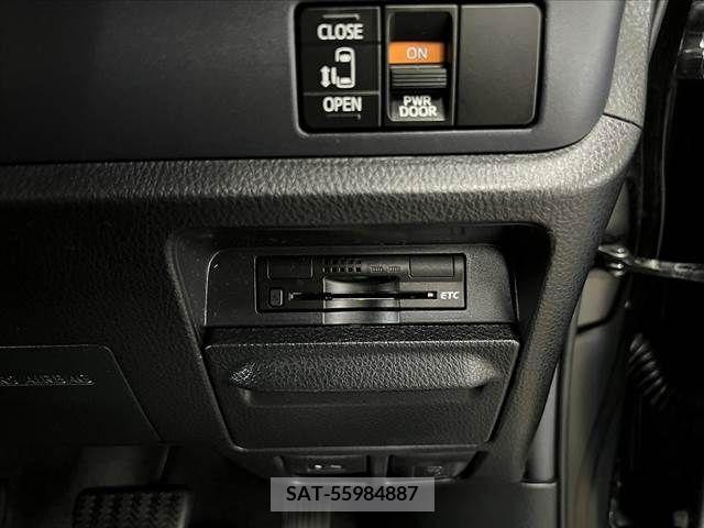 Toyota NOAH 2015-07 321444-18