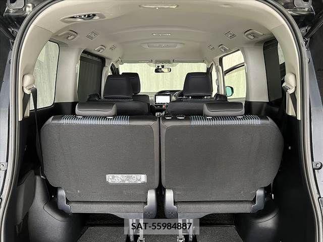 Toyota NOAH 2015-07 321444-16