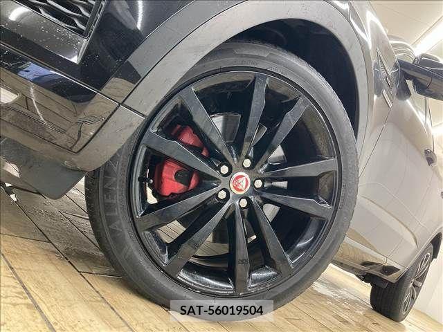 Jaguar E-PACE 2019-08 213643-19