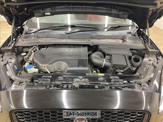Jaguar E-PACE 2019-08 213643-17