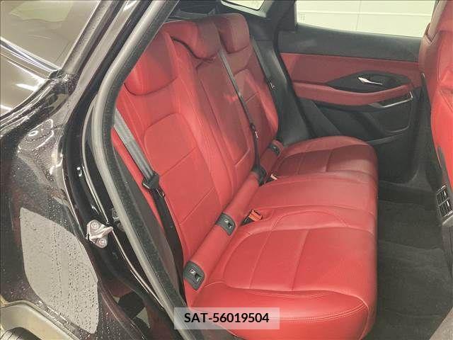 Jaguar E-PACE 2019-08 213643-12