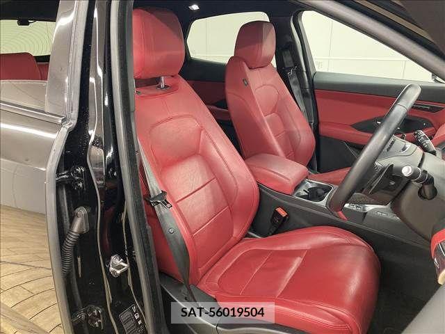 Jaguar E-PACE 2019-08 213643-11