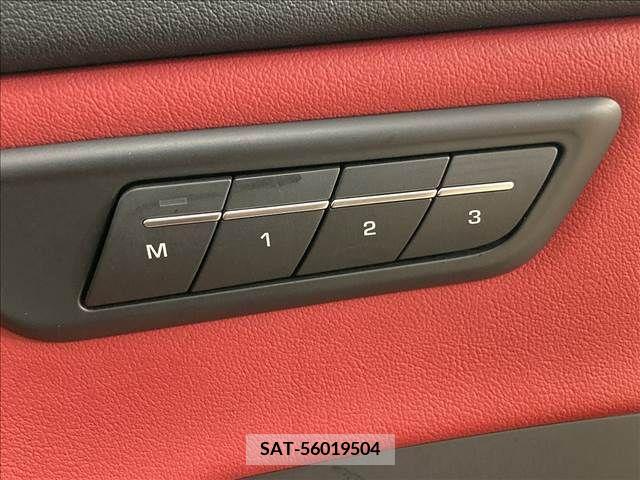 Jaguar E-PACE 2019-08 213643-8