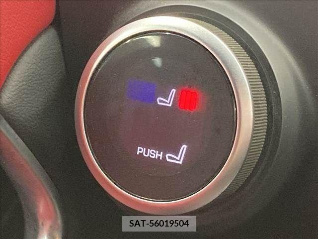 Jaguar E-PACE 2019-08 213643-5
