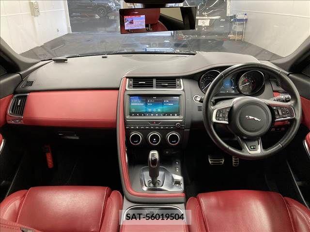 Jaguar E-PACE 2019-08 213643-1