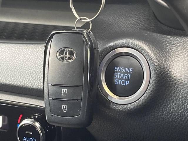 Toyota YARIS 2022-05 17308-6