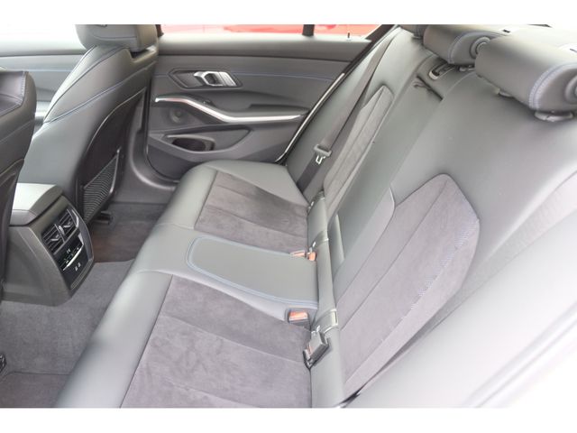 Bmw 3 SERIES 2023-03 24239-12