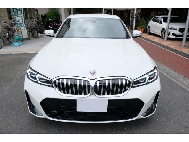 Bmw 3 SERIES 2023-03 24239-2