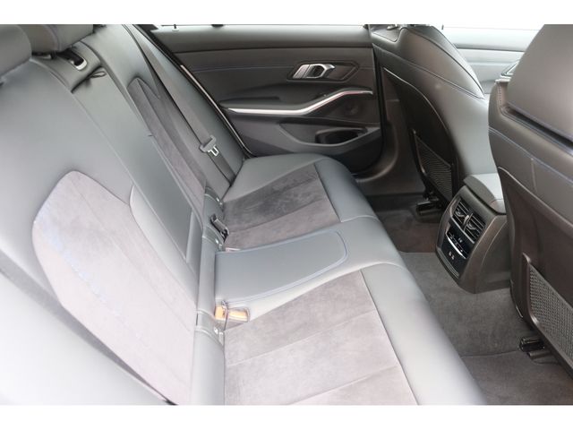 Bmw 3 SERIES 2023-03 24239-11