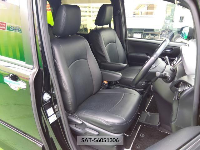 Toyota VOXY 2018-08 289138-3