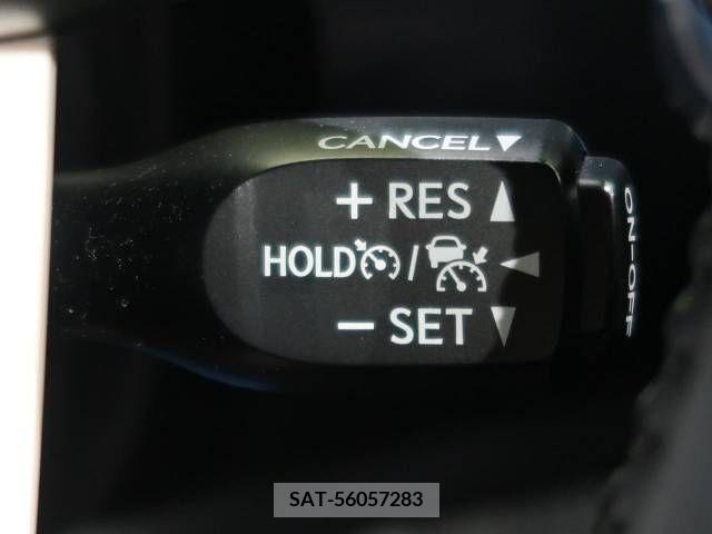 Toyota PRIUS 2018-08 330718-4