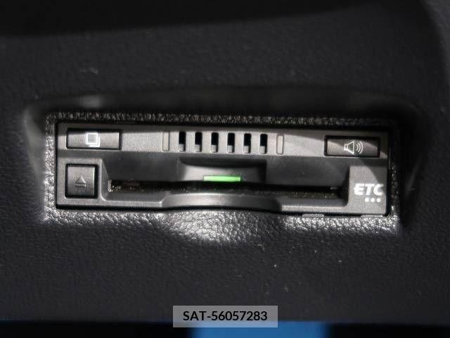 Toyota PRIUS 2018-08 330718-6
