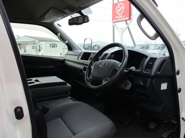 Toyota HIACE VAN 2015-03 2020-9