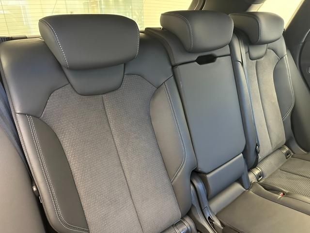 Audi Q5 2021-03 9713-16