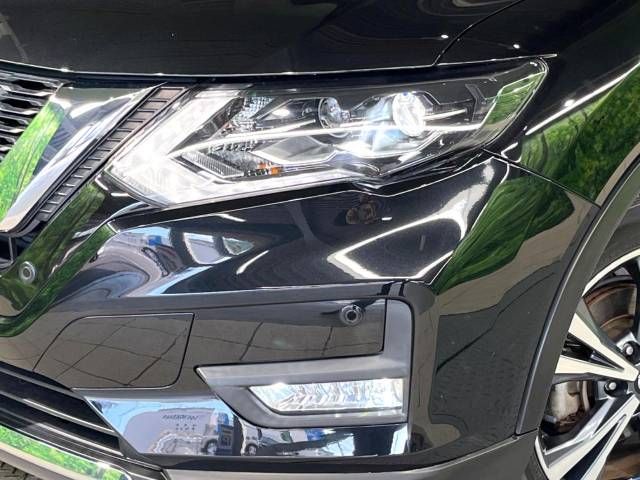 Nissan X-TRAIL 2018-09 196821-12