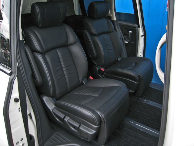 Nissan ELGRAND 2017-08 3880-26