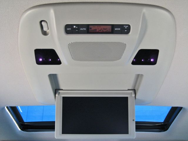 Nissan ELGRAND 2017-08 3880-10