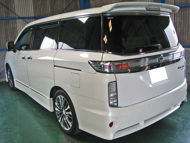 Nissan ELGRAND 2017-08 3880-1