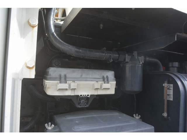 Isuzu ELF TRUCK 2015-09 23008-10