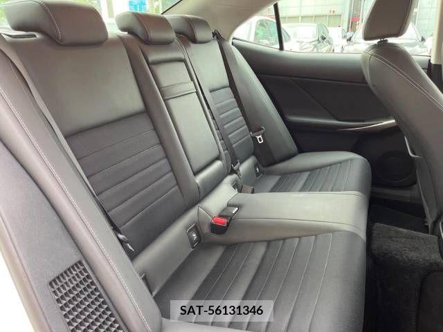 Lexus IS 2017-11 388189-10