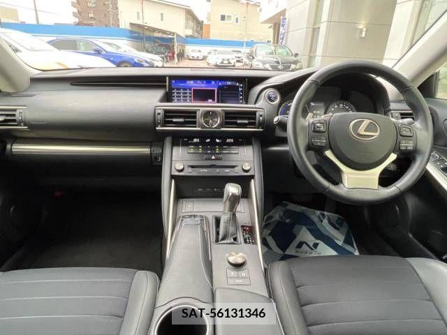 Lexus IS 2017-11 388189-1