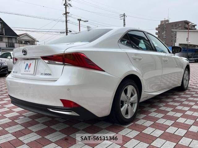 Lexus IS 2017-11 388189-17