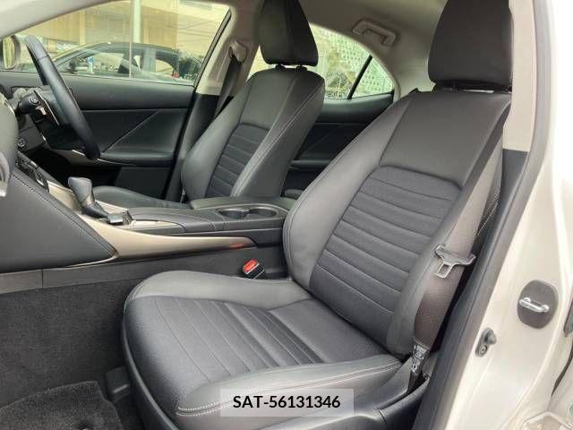 Lexus IS 2017-11 388189-9